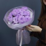 Кустовые хризантемы фиолетовые небольшой букет