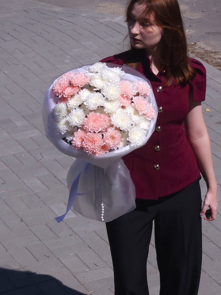 Кустовые хризантемы розовые и белые