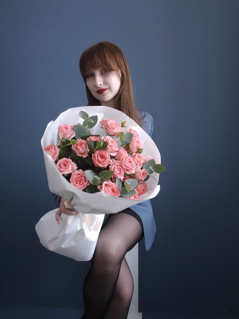 Кустовые розы коралл